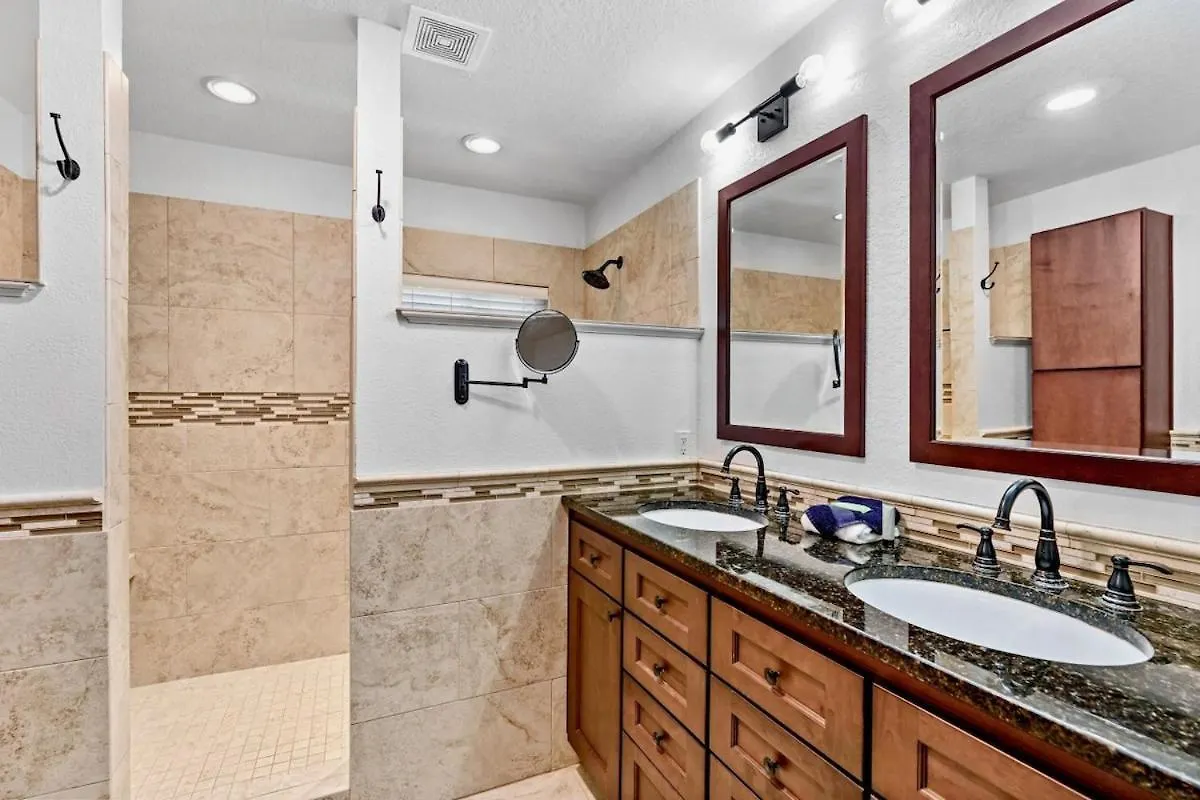Private Tropical Oasis Near Hot Tub&golfca Holiday home *