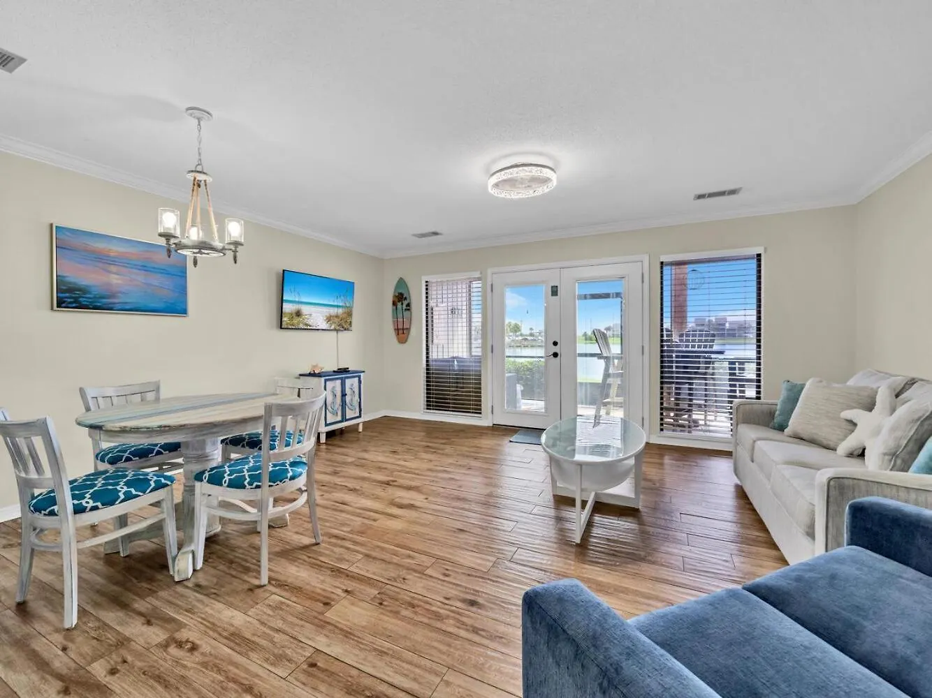Seascape Lakefront 189- Don't Worry, Happy Holiday home *