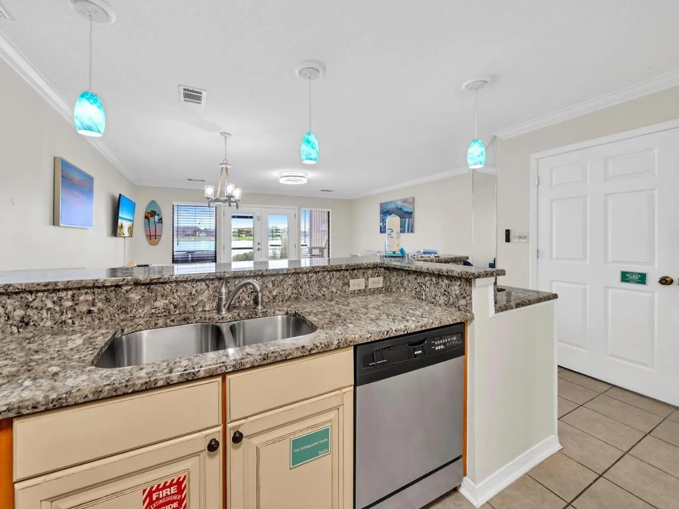 Seascape Lakefront 189- Don't Worry, Happy Holiday home