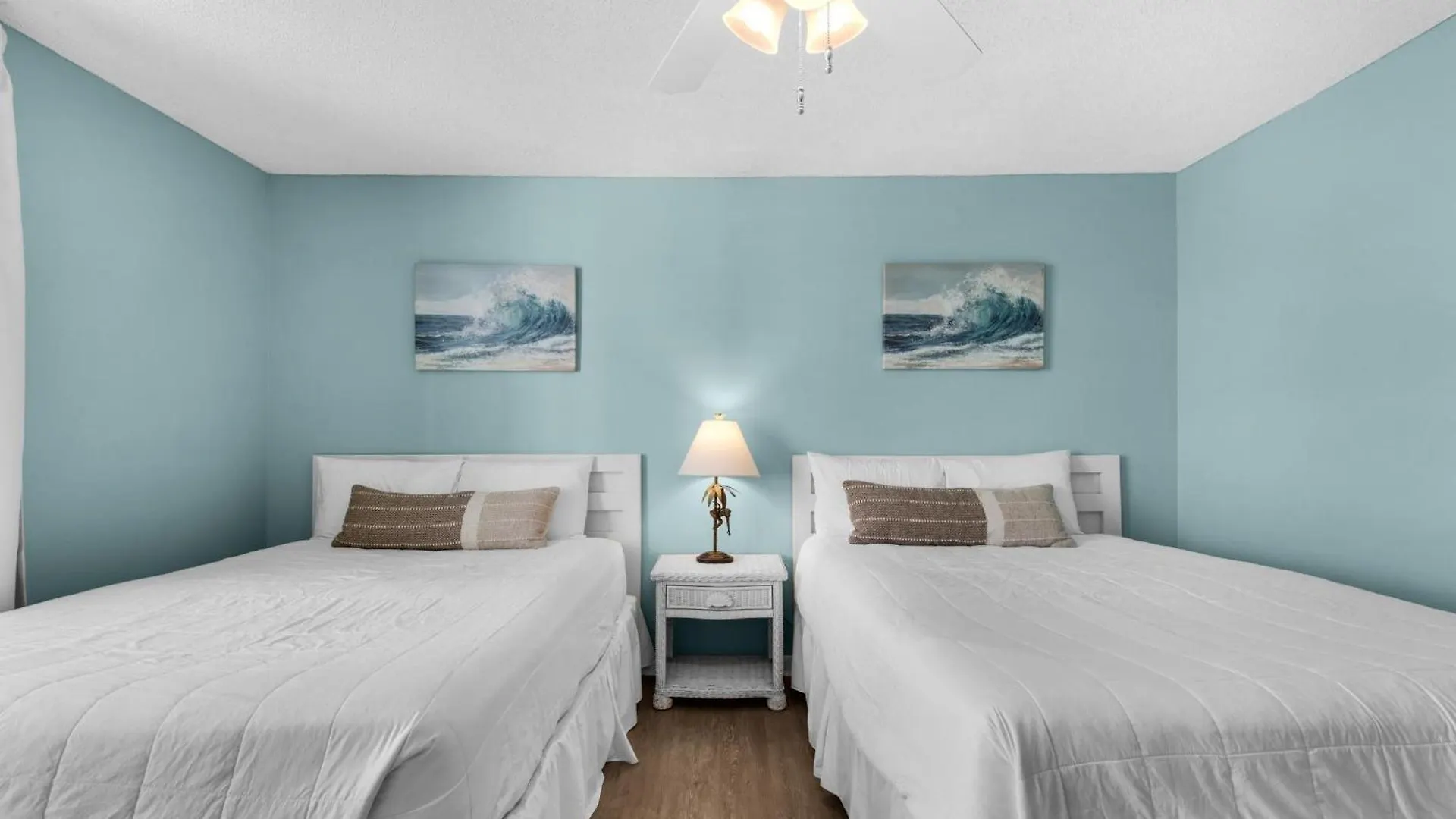 Shoreline Towers 1085 Apartment