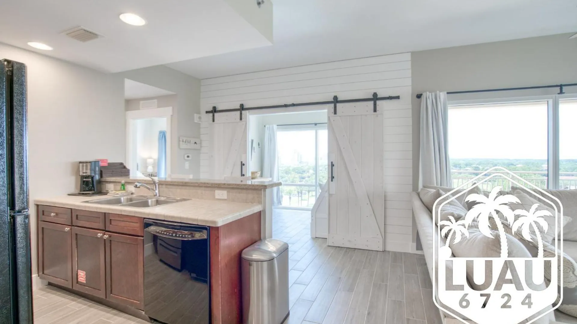 Luau Tower Enjoy These 2 Connecting Units As A Family Destin