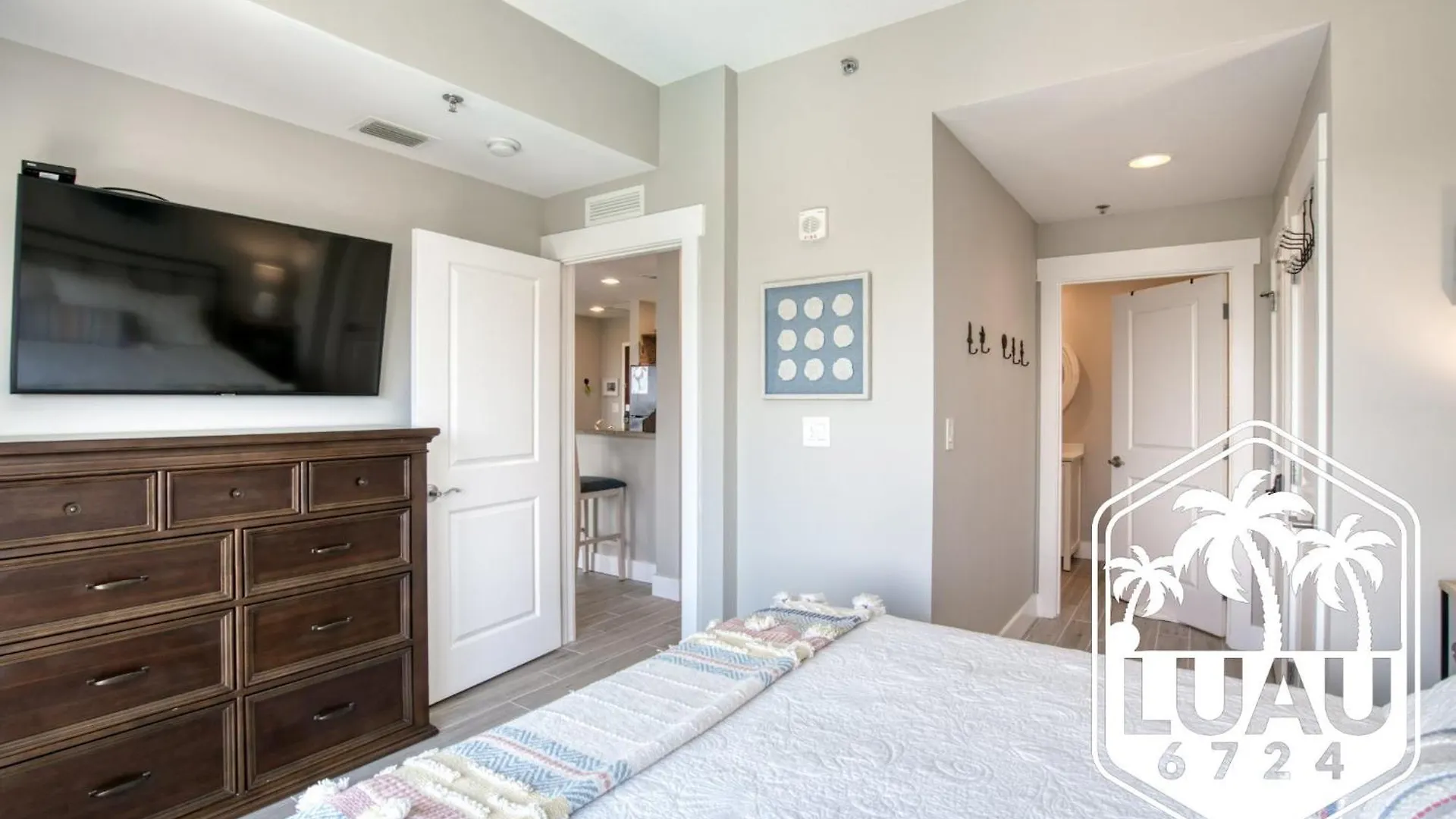 Apartment Luau Tower Enjoy These 2 Connecting Units As A Family