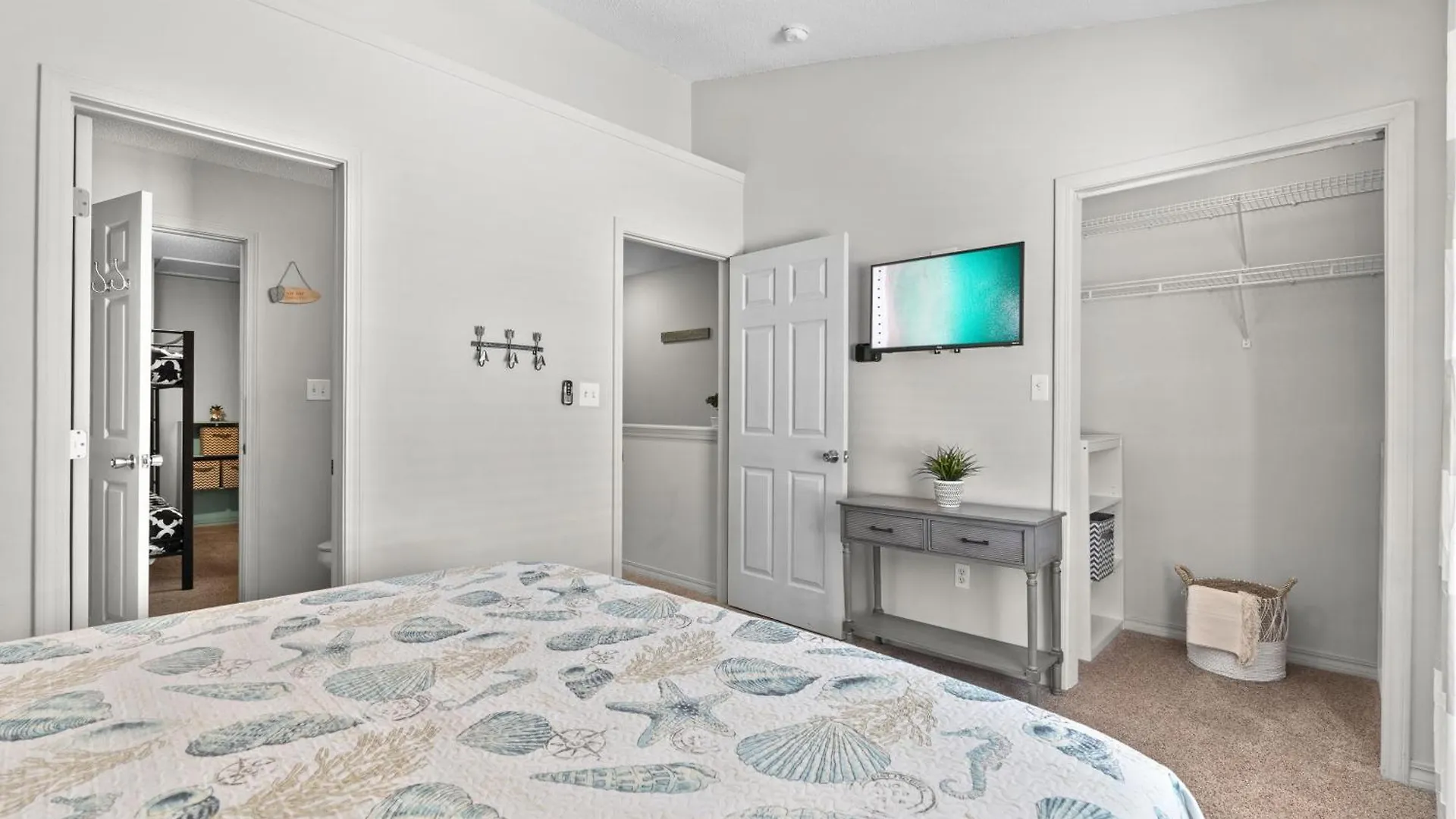 5 Min Walk To Beach, Sparkling Pool, Mins To Shops &outlet! 13 * Destin