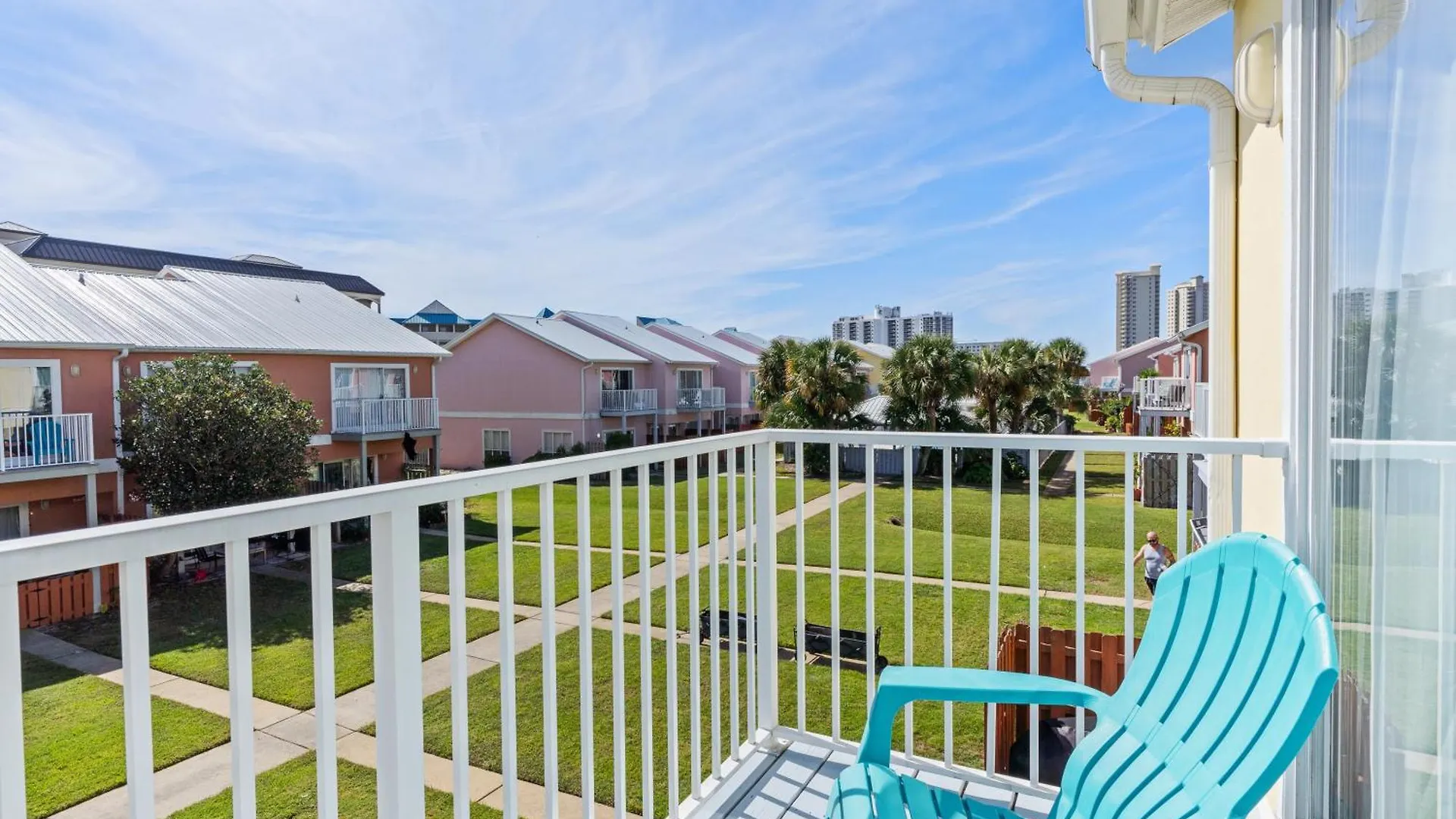 5 Min Walk To Beach, Sparkling Pool, Mins To Shops &outlet! 13 Holiday home