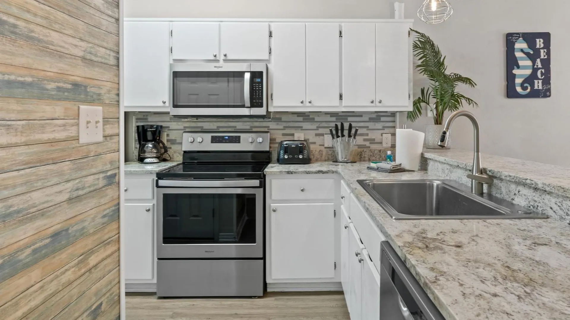 5 Min Walk To Beach, Sparkling Pool, Mins To Shops &outlet! 13 Holiday home Destin