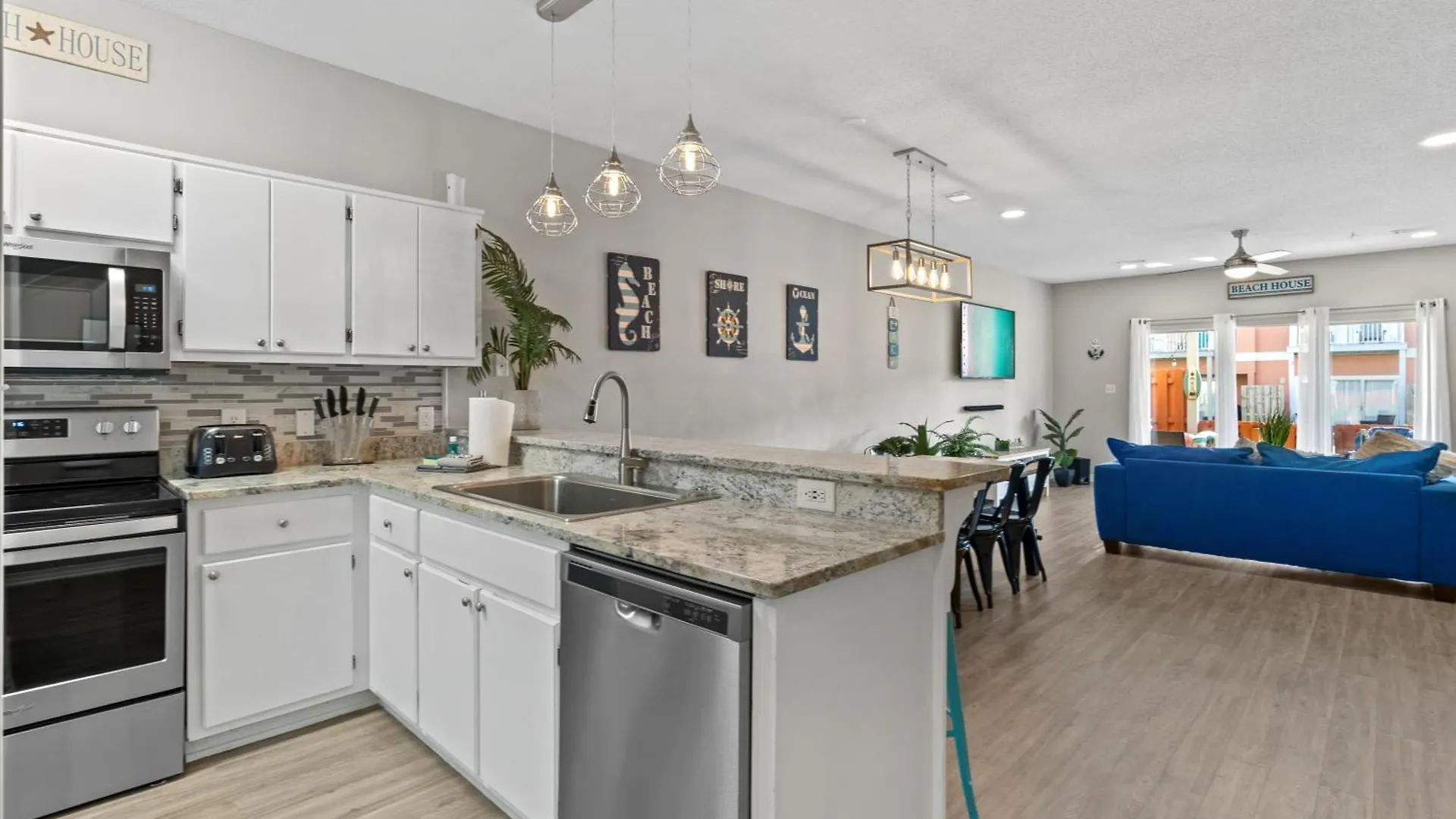 5 Min Walk To Beach, Sparkling Pool, Mins To Shops &outlet! 13