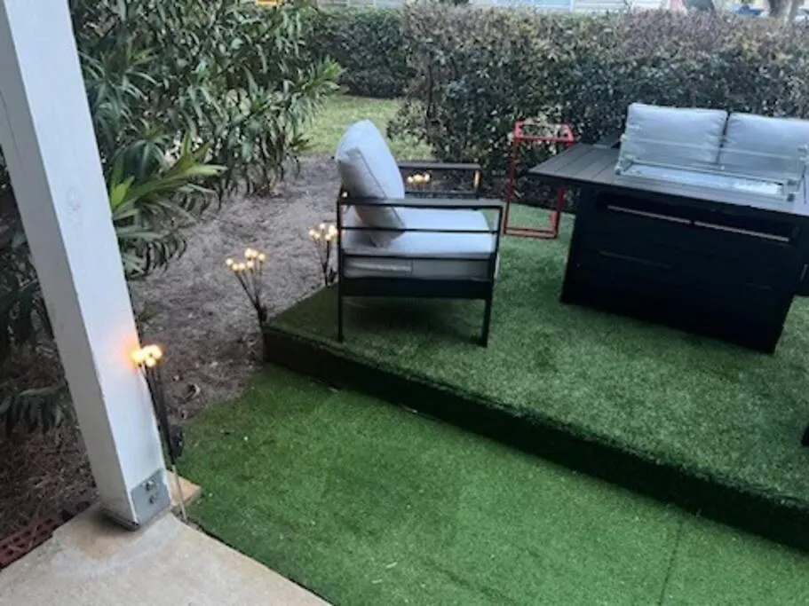 Beautiful 1st Floor Unit Half Mile From Amazing דירה