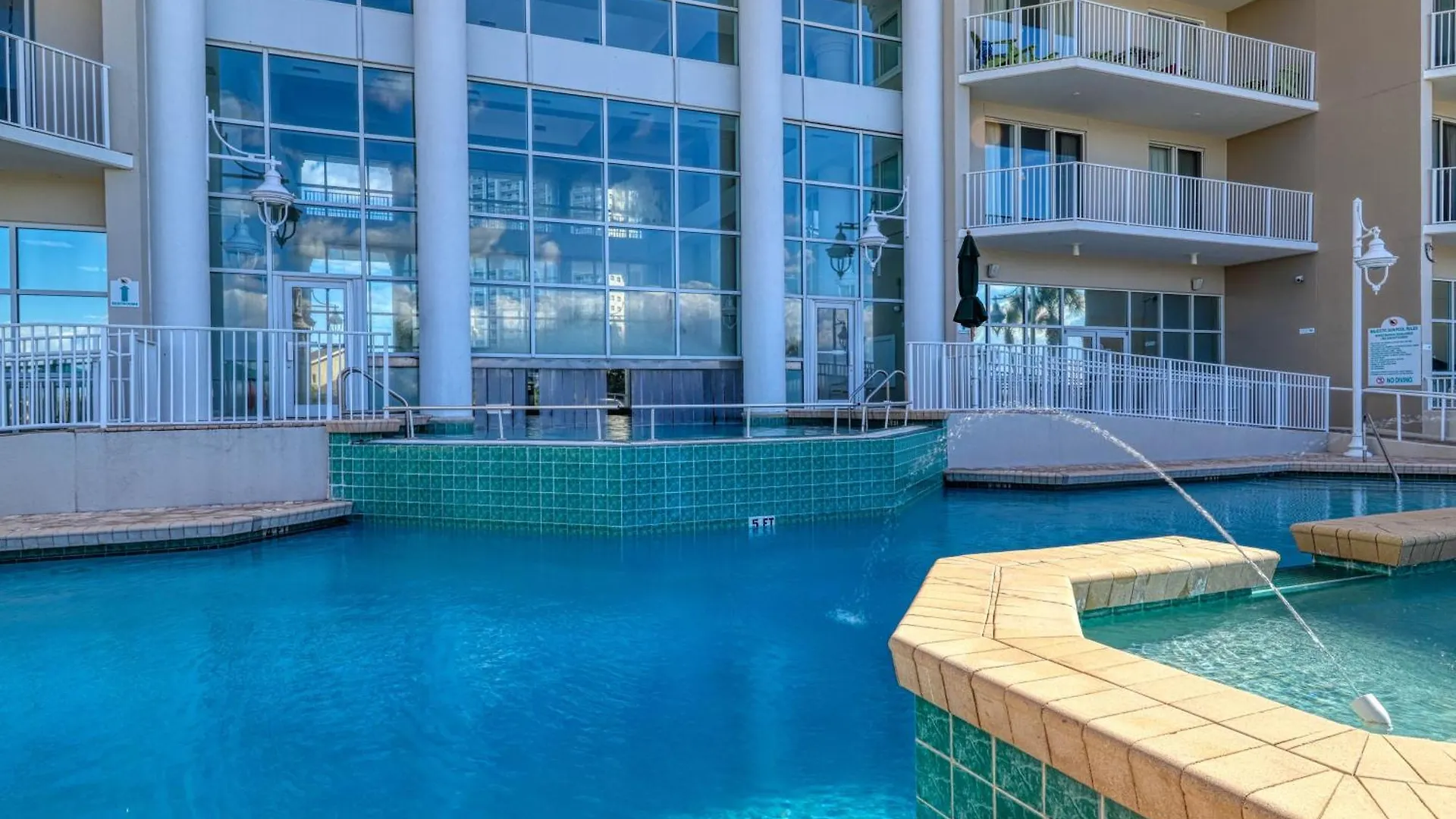 Majestic Sun B513 Apartment