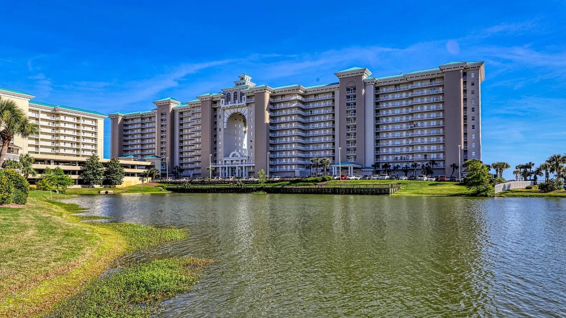 Majestic Sun B513 Apartment