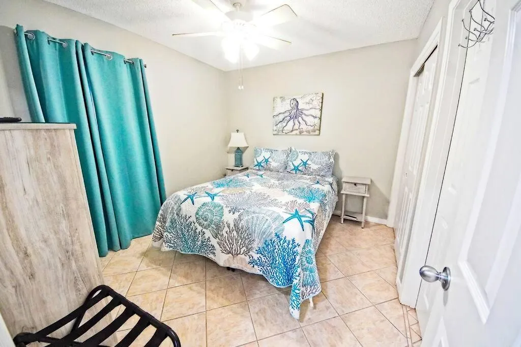 Private With Seasonal Chair Service And Heated Pool Apartmán *