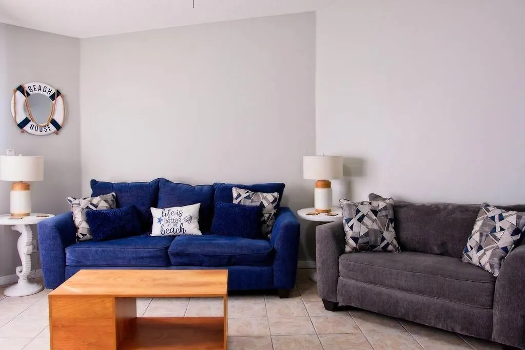 Private With Seasonal Chair Service And Heated Pool Apartmán *