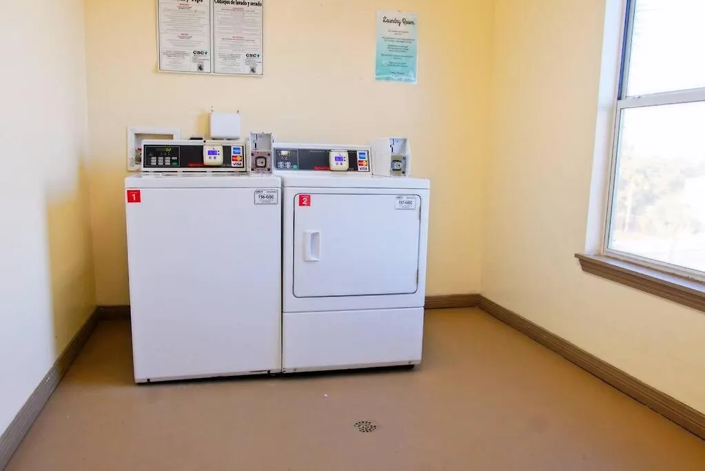 Private With Seasonal Chair Service And Heated Pool Apartmán