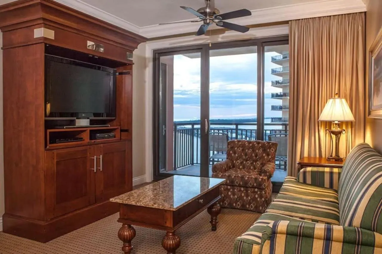 Beautiful In Emerald - 1bd *