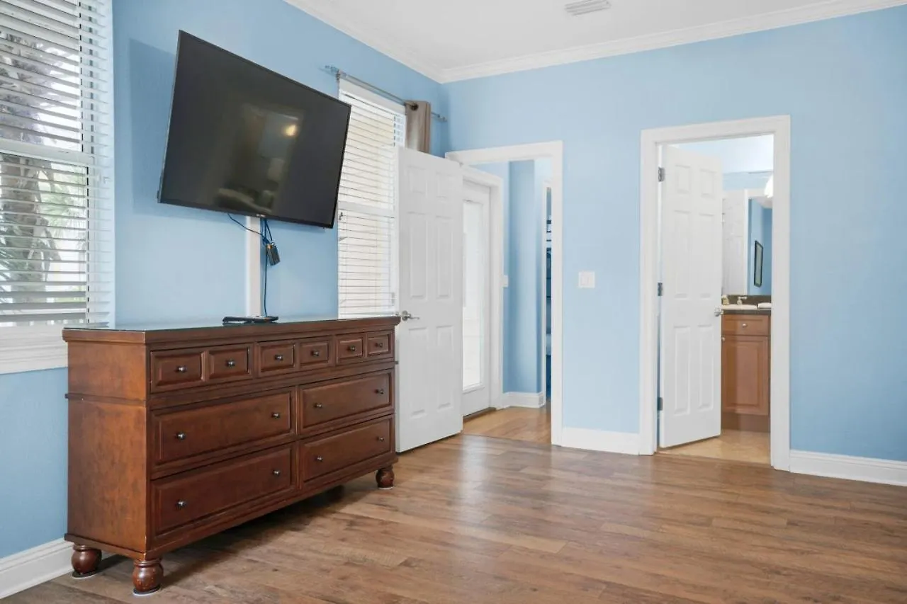 Skips Corner Pet Friendly Trolley Holiday home