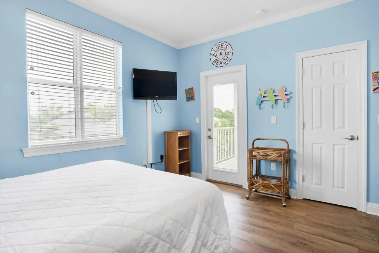 Skips Corner Pet Friendly Trolley Holiday home *