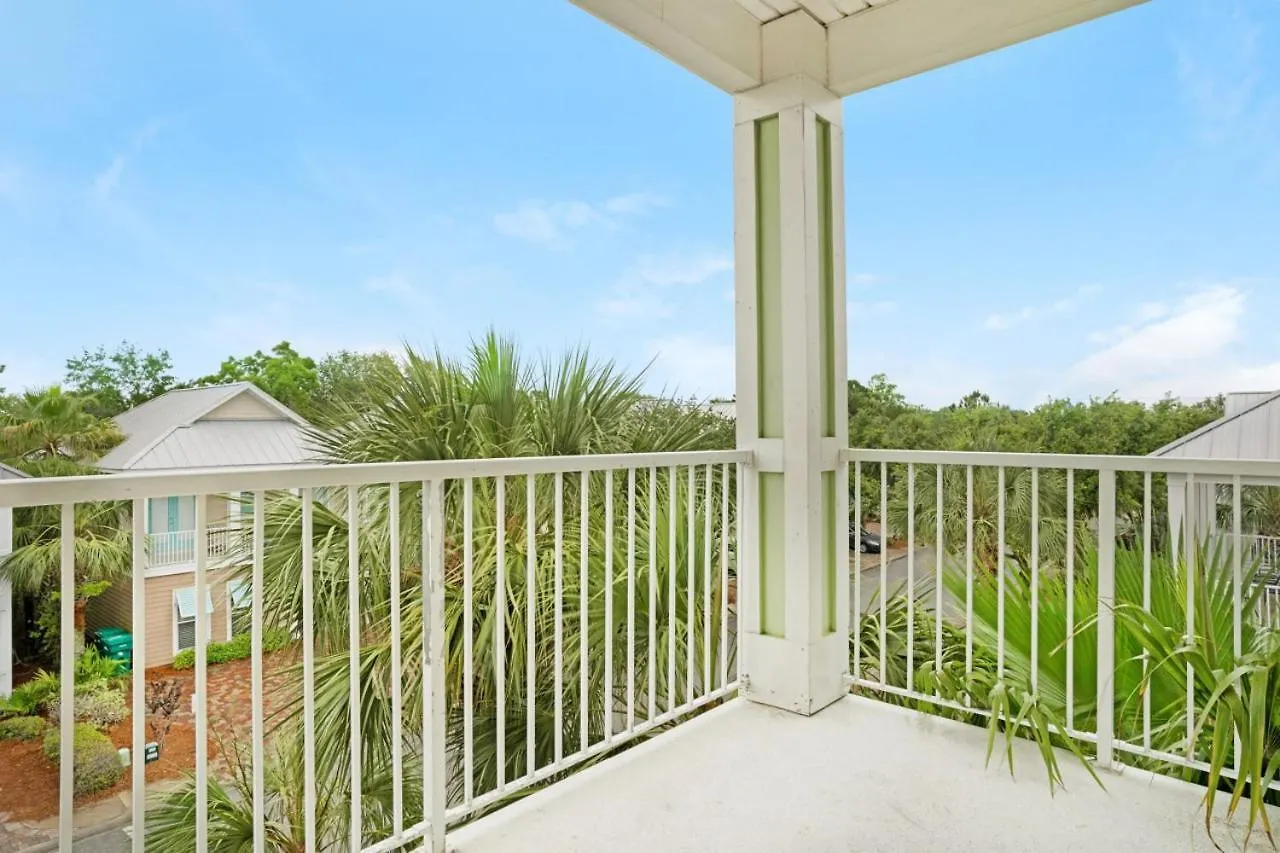 Skips Corner Pet Friendly Trolley Holiday home Destin