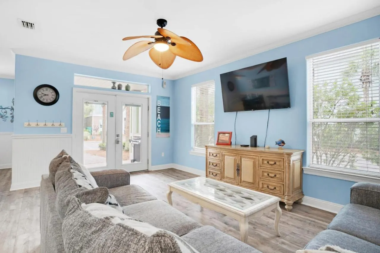 Skips Corner Pet Friendly Trolley Holiday home Destin