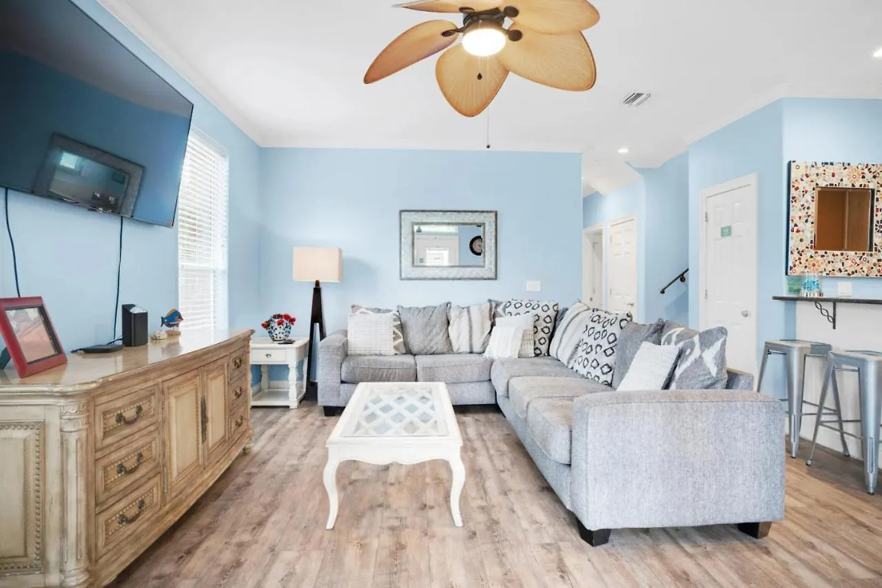 Skips Corner Pet Friendly Trolley Holiday home