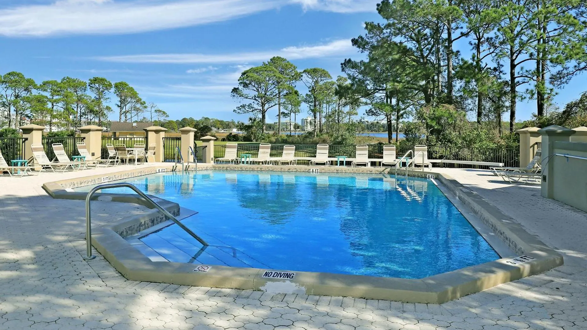 913 Harbour Point *