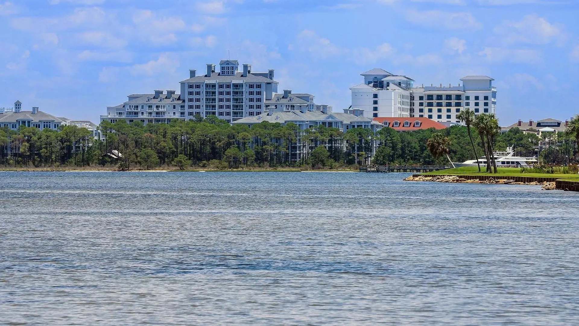 Northshore 960 And A Holiday home *