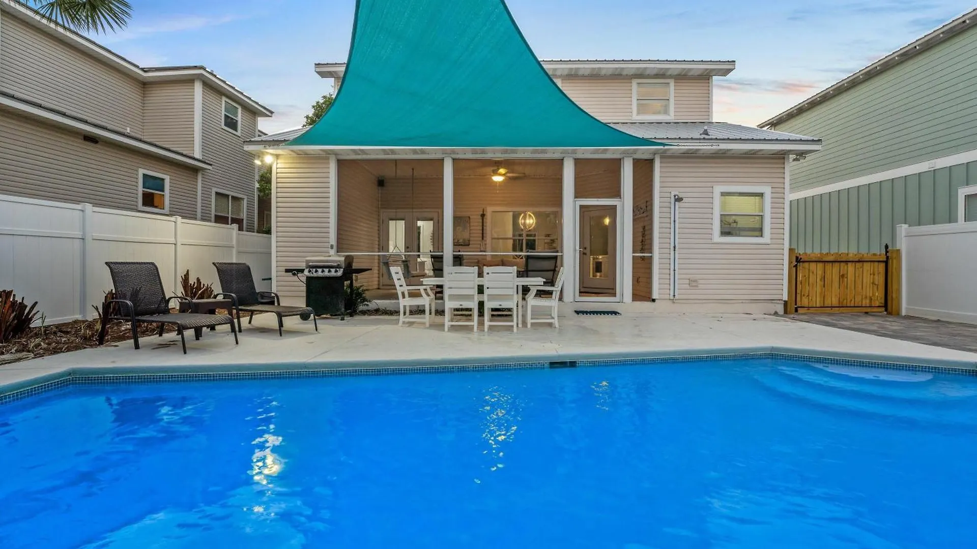 The Hideaway - 97 Barracuda St