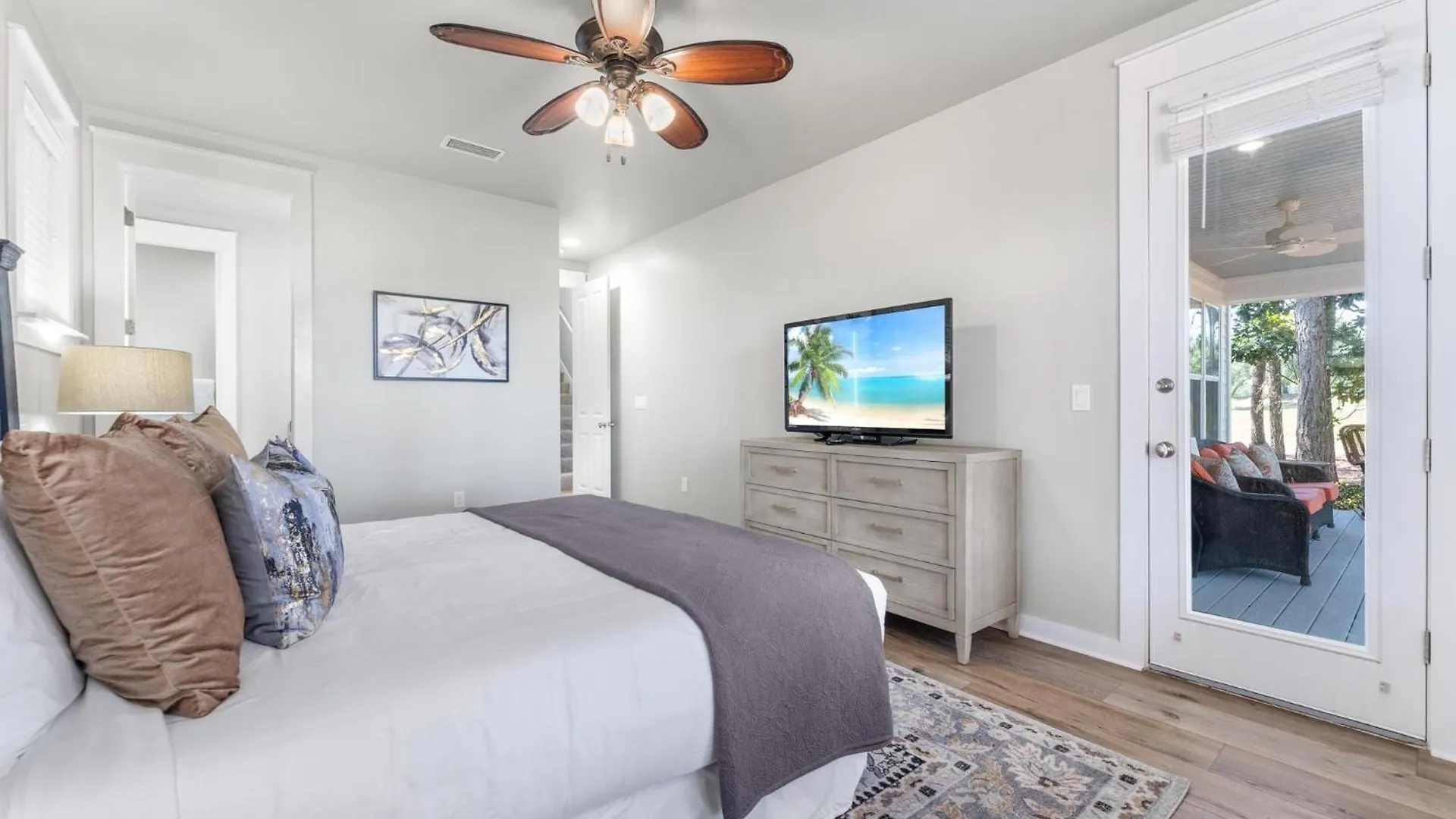 1369 Laurel Grove 