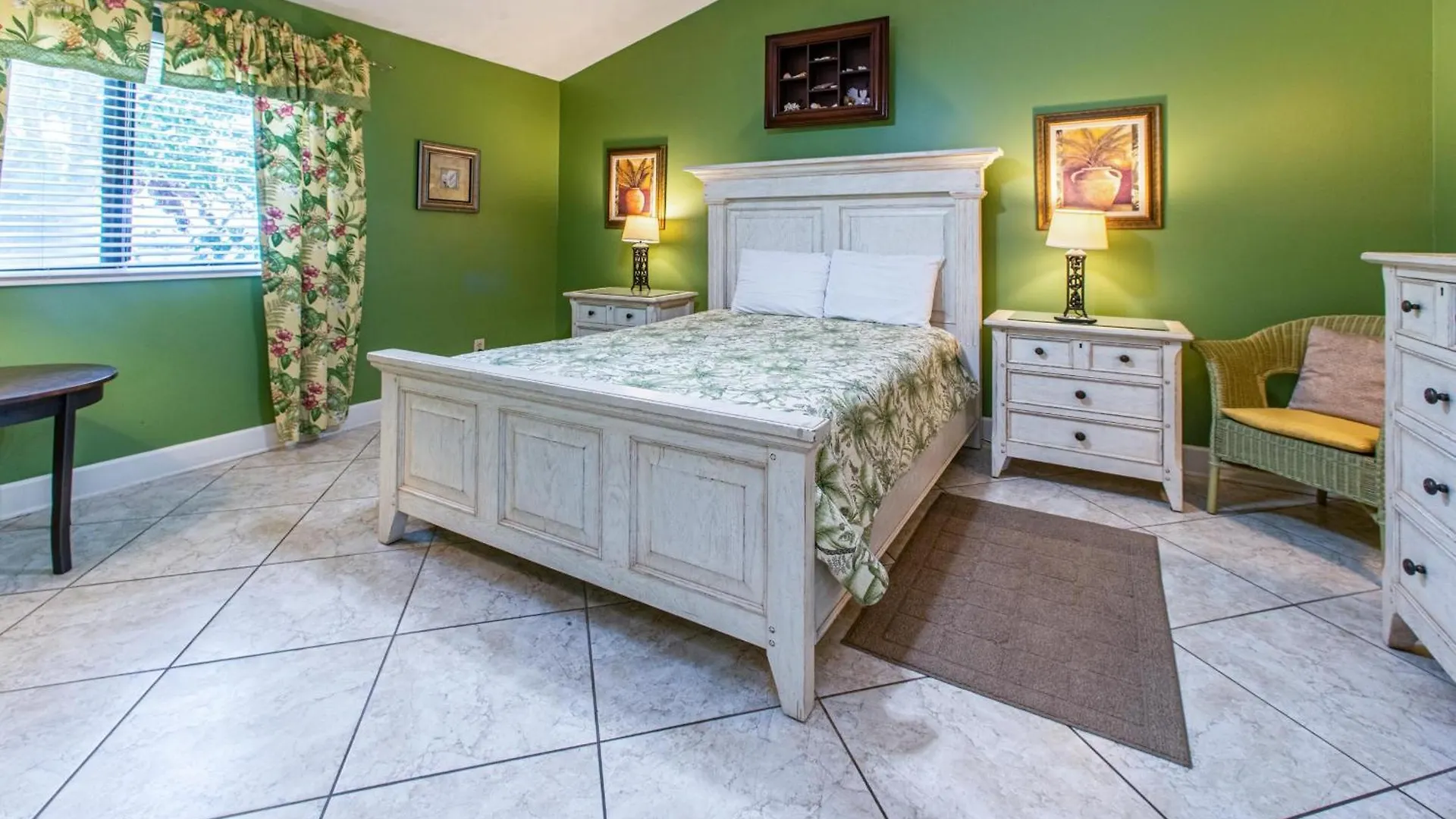 Shoreline Towers Townhouse 4-3 *
