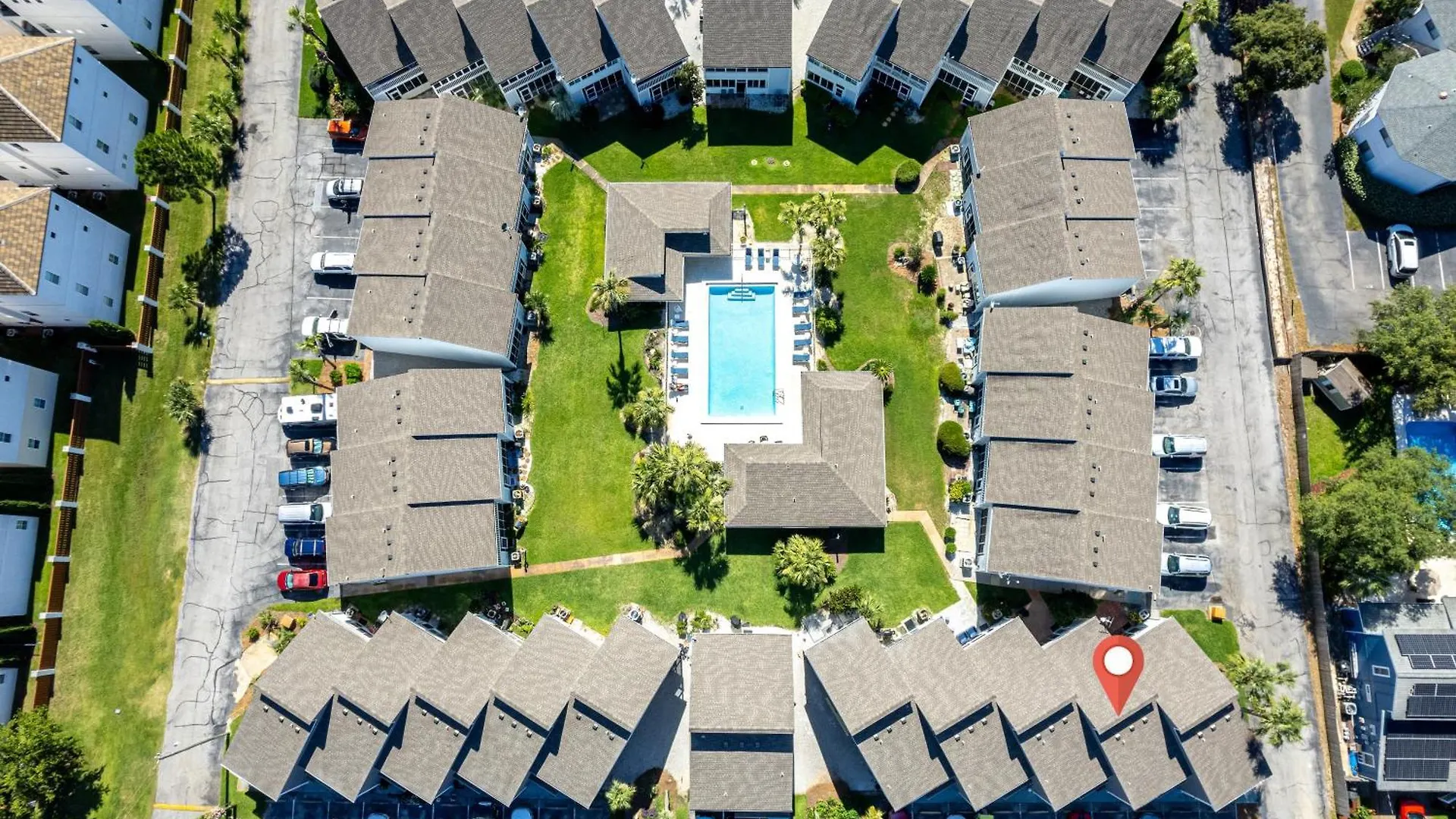 Apartment Dolphin Point 105b- By Isle