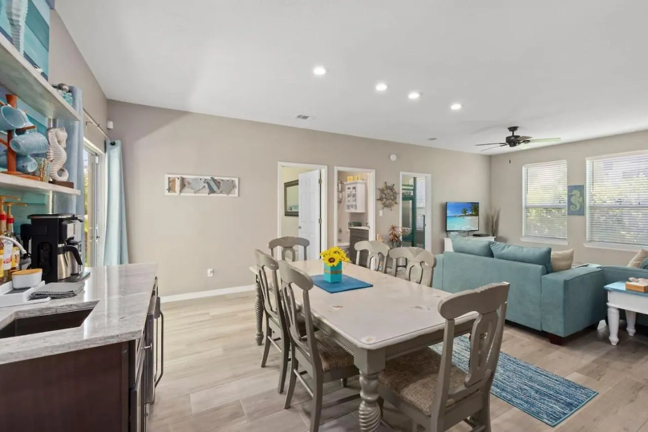Seahorse Shores - Games, Private Access, Pool, Lake, Boardwalk, Near Fun Holiday home *
