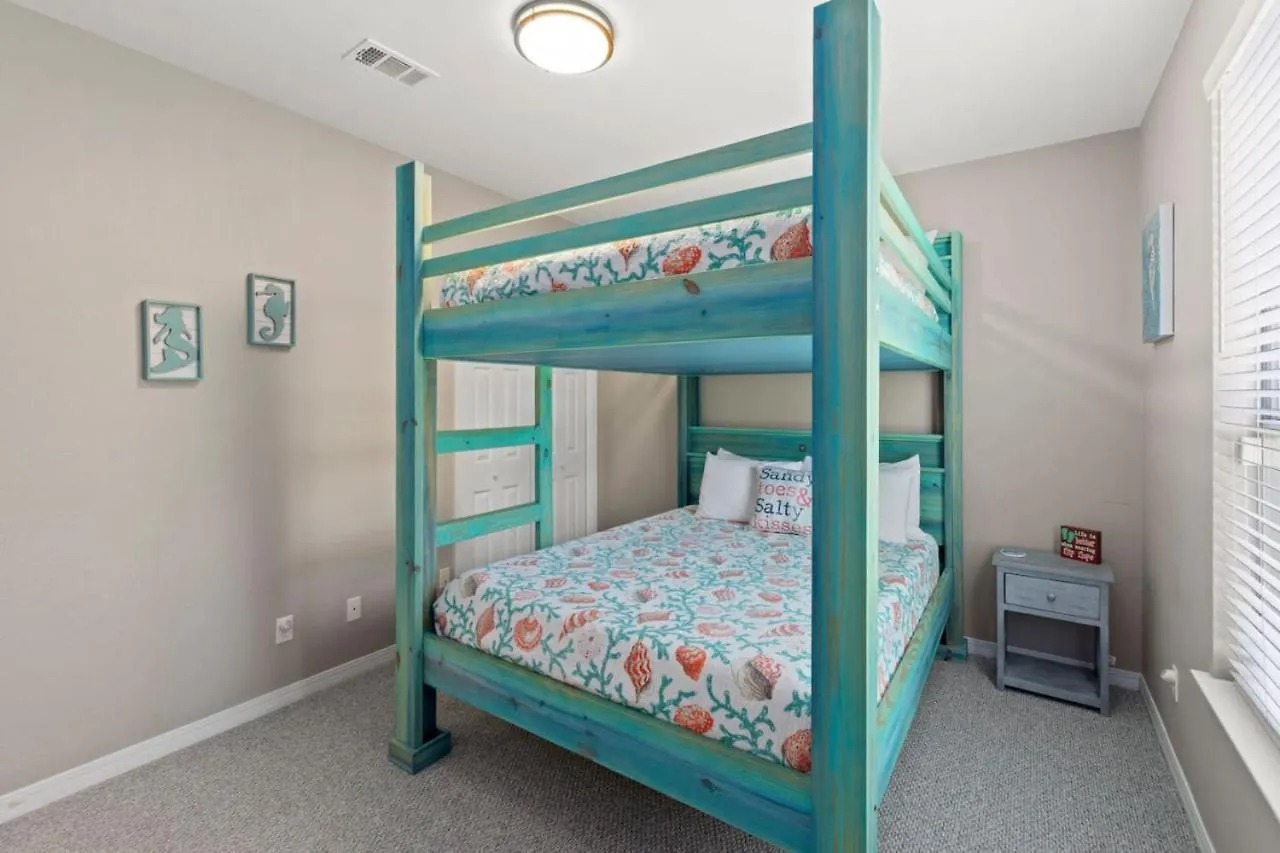 Seahorse Shores - Games, Private Access, Pool, Lake, Boardwalk, Near Fun Holiday home *
