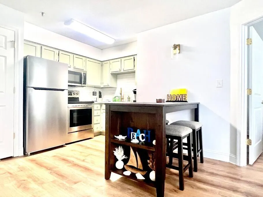 Tommy Bahama 1 Bedroom-walk To Restaurants ,pool-3mi Beach! * Destin