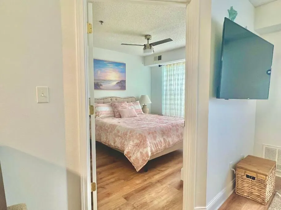 Tommy Bahama 1 Bedroom-walk To Restaurants ,pool-3mi Beach! Apartment