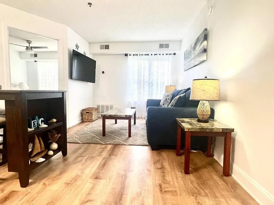 Apartment Tommy Bahama 1 Bedroom-walk To Restaurants ,pool-3mi Beach! Destin