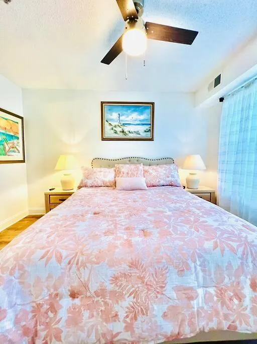 Tommy Bahama 1 Bedroom-walk To Restaurants ,pool-3mi Beach! * Destin