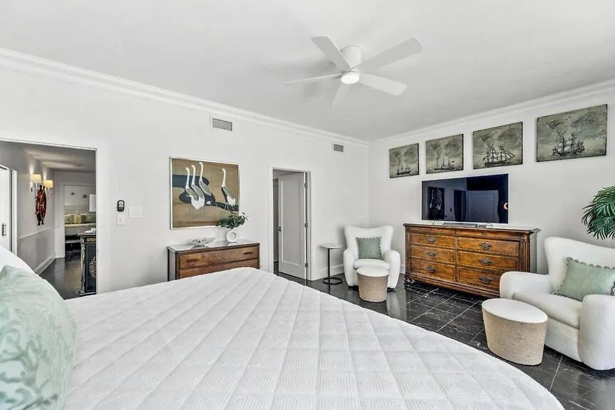 Shoreline Towers 1122 Apartment *