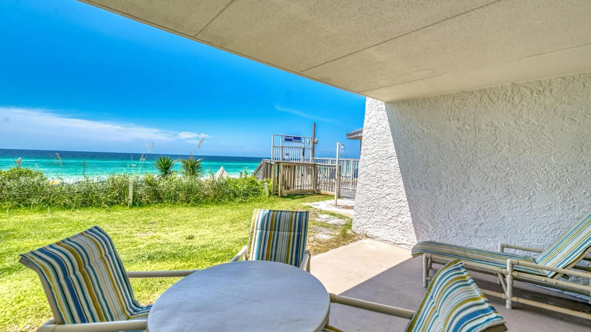Apartment House B101 - Beachfront With Pool, Wifi, & Service