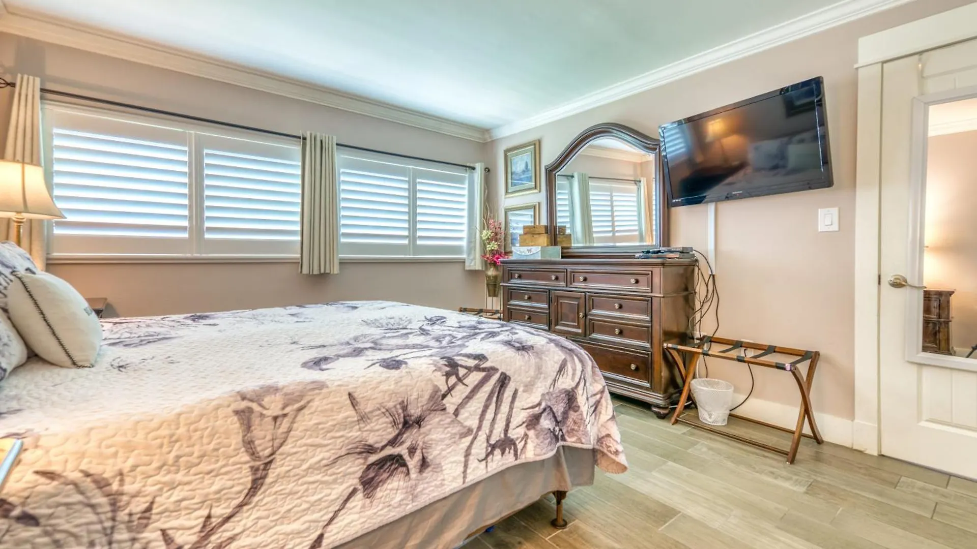 Apartment House B101 - Beachfront With Pool, Wifi, & Service Destin