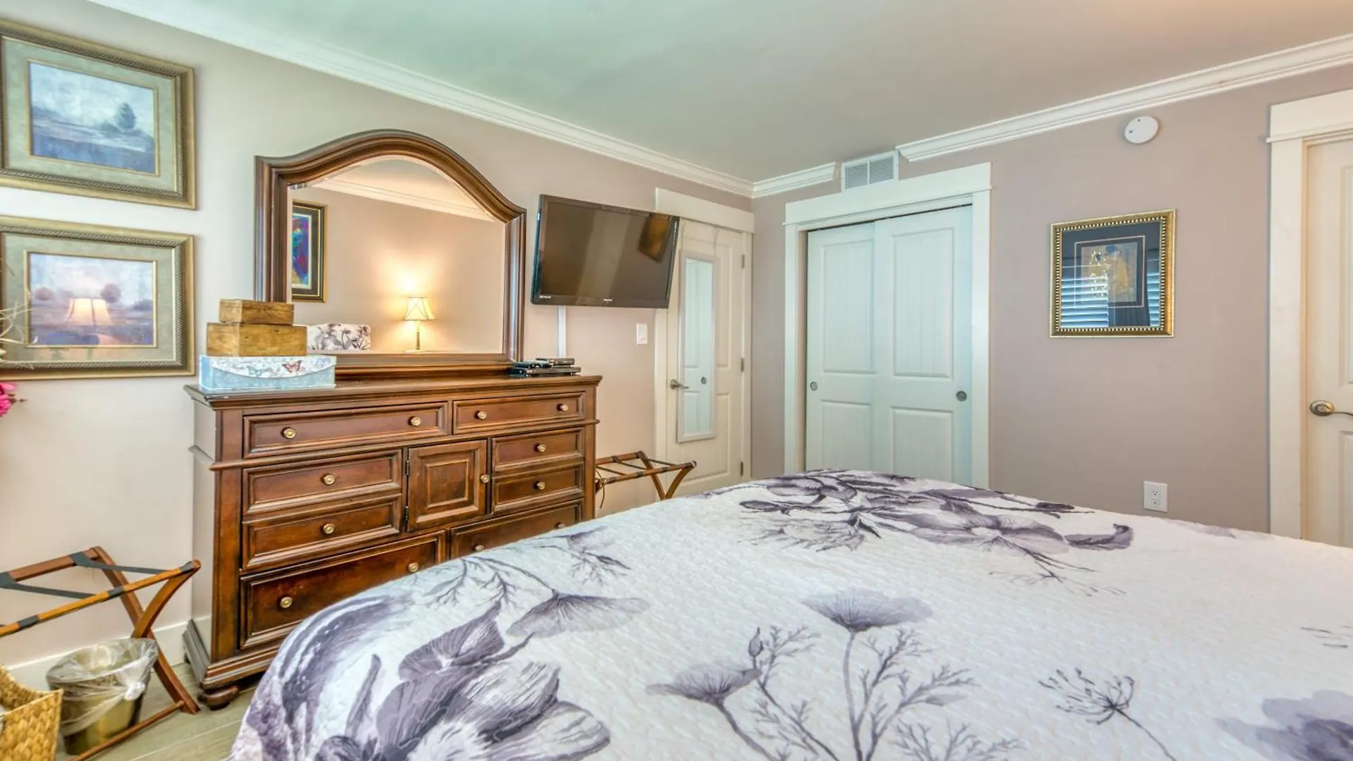 House B101 - Beachfront With Pool, Wifi, & Service