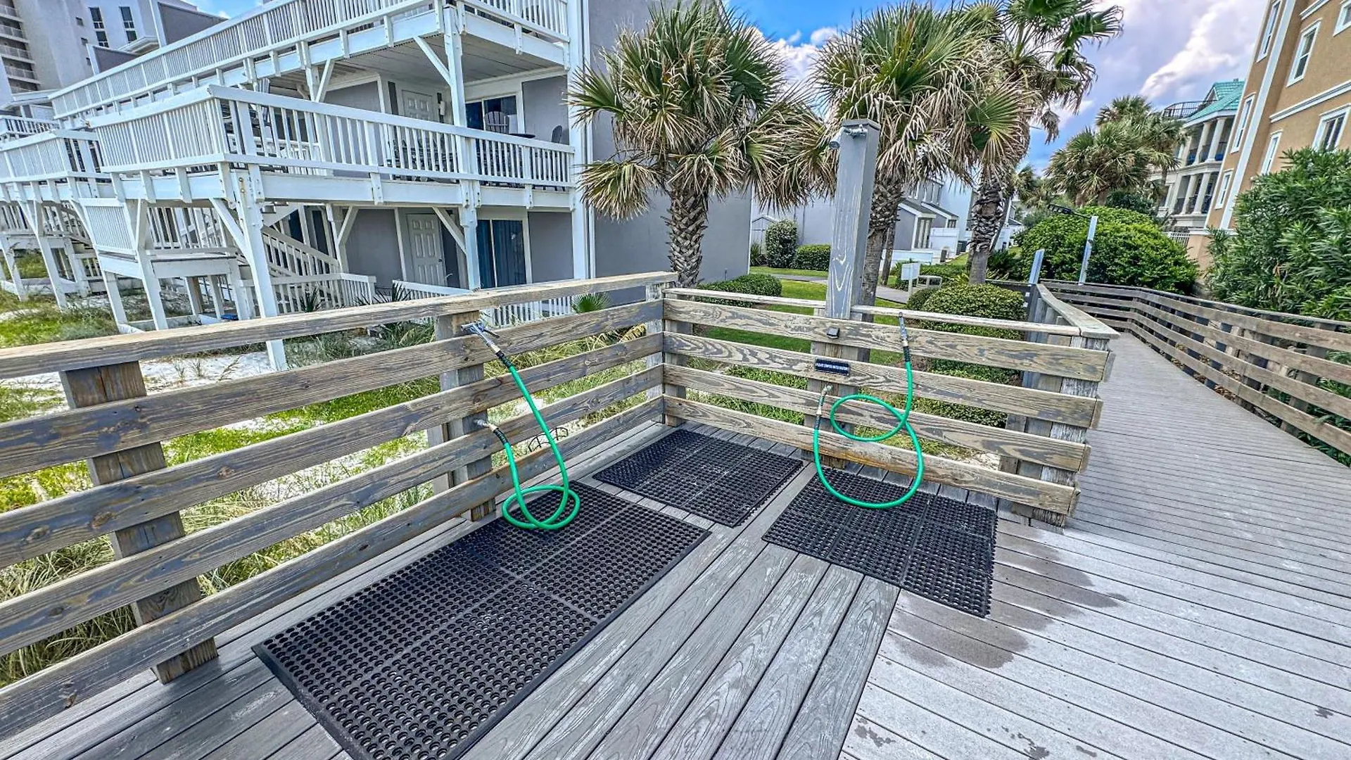Apartment Poolside #203 *