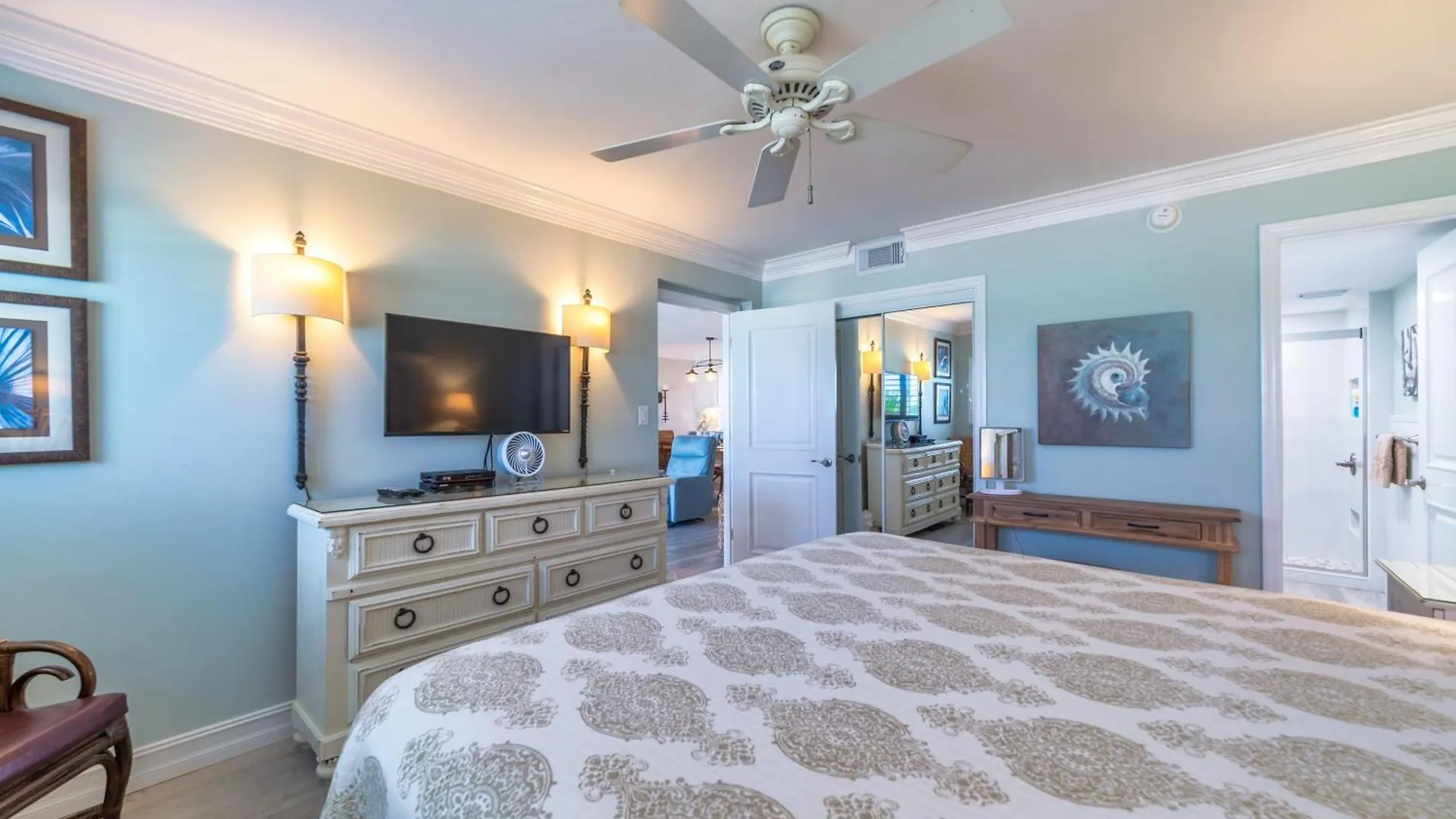House D102 - Beachfront With Pool, Wifi, & Service