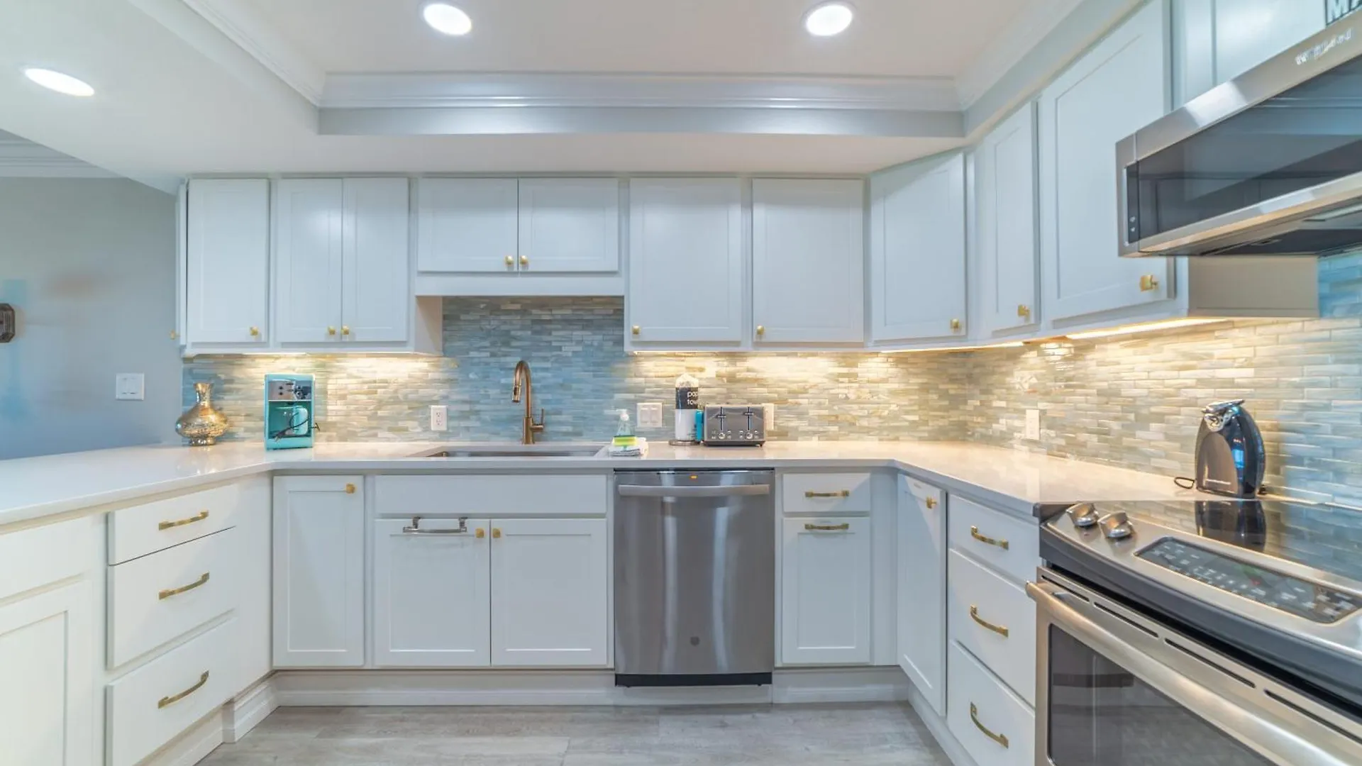 House D102 - Beachfront With Pool, Wifi, & Service Destin