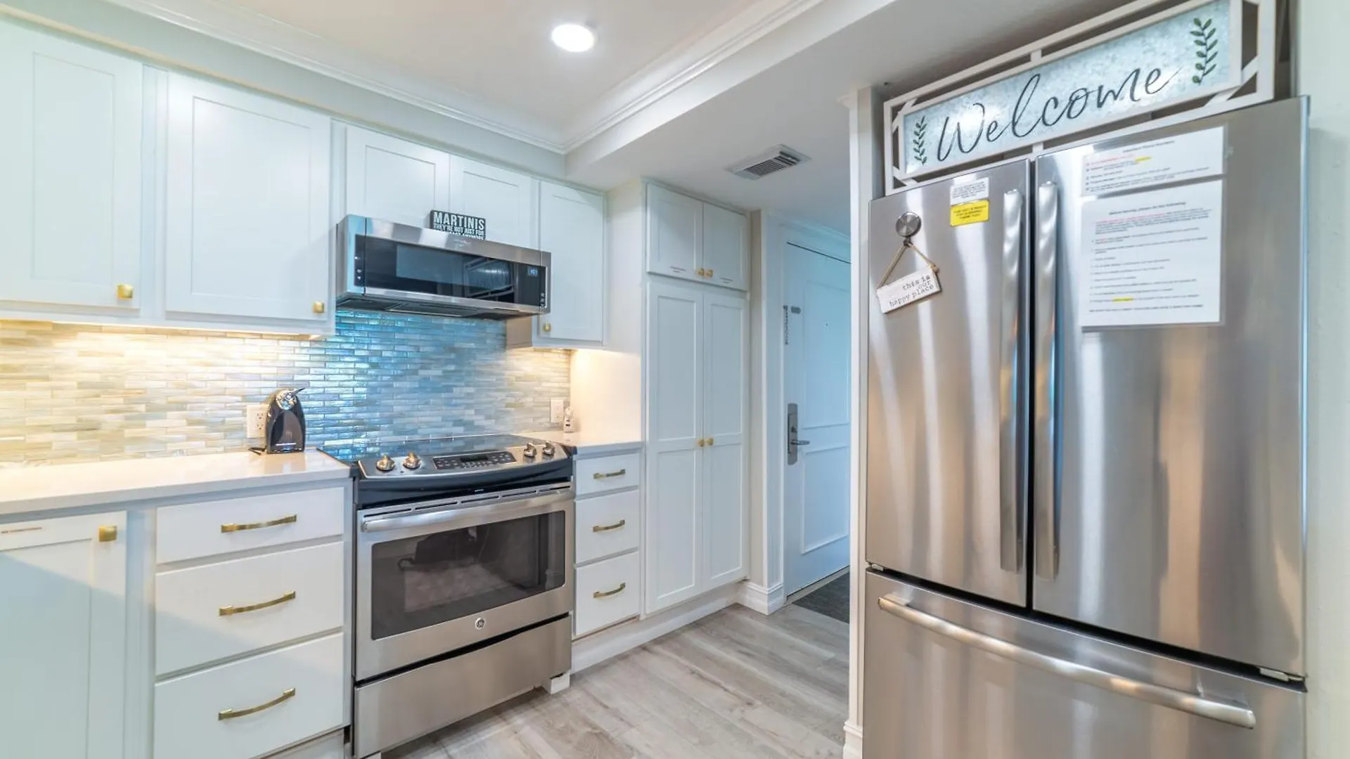 House D102 - Beachfront With Pool, Wifi, & Service