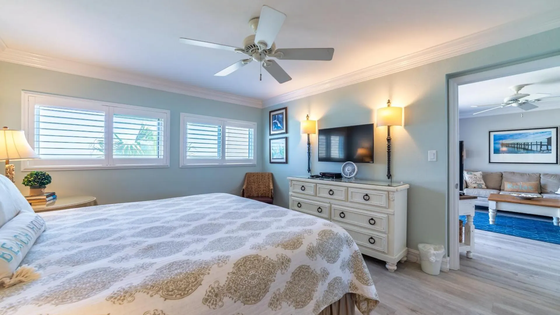 House D102 - Beachfront With Pool, Wifi, & Service