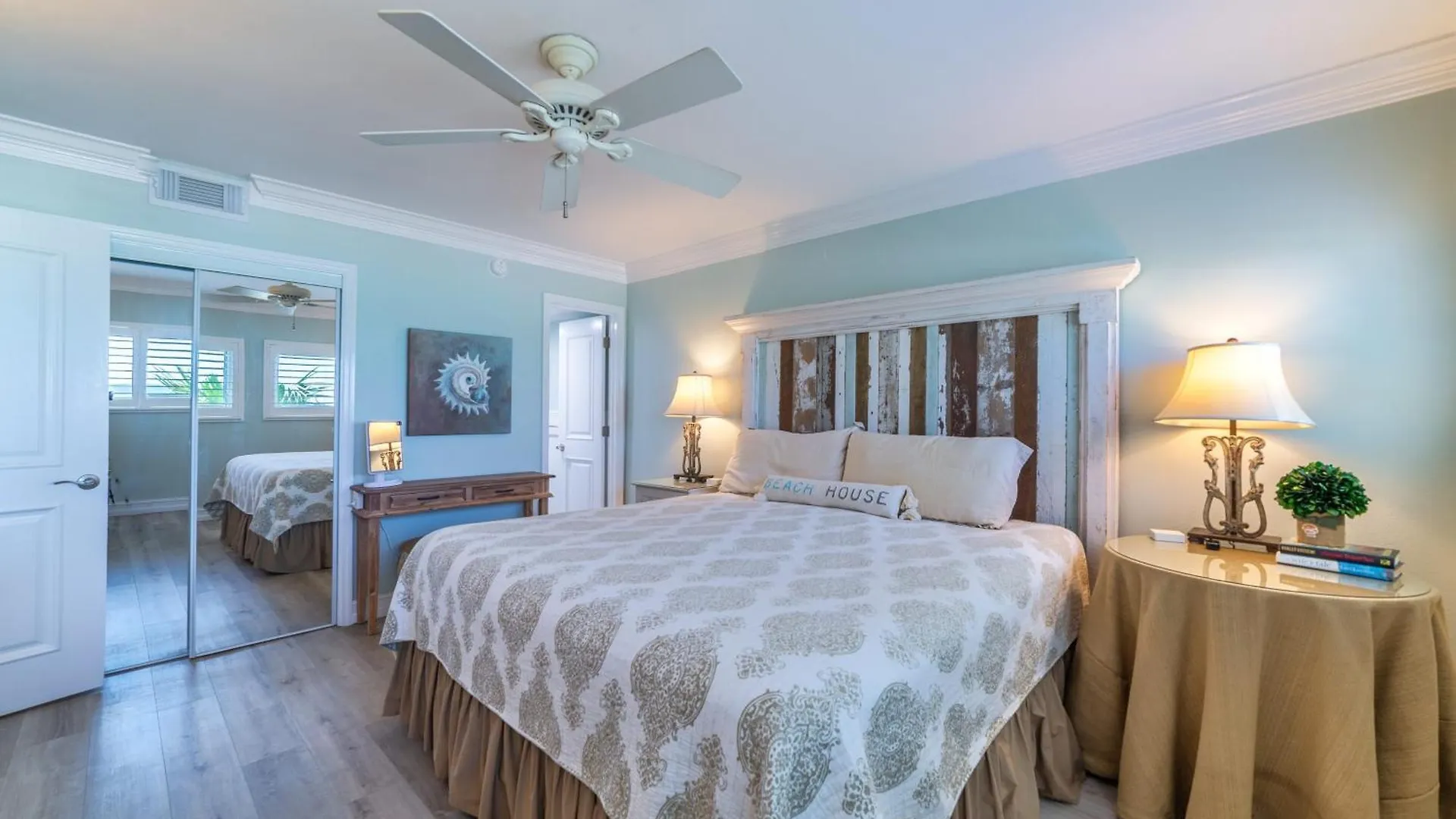 House D102 - Beachfront With Pool, Wifi, & Service Apartment