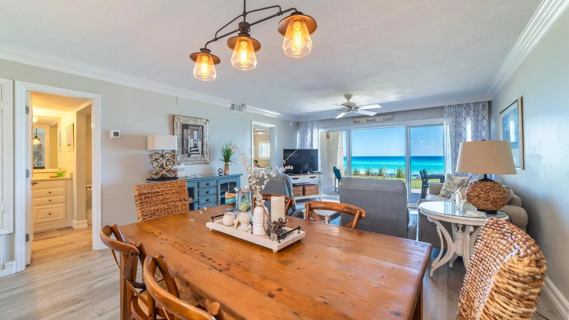 House D102 - Beachfront With Pool, Wifi, & Service