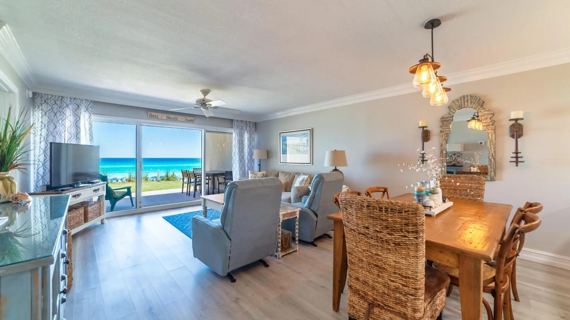 House D102 - Beachfront With Pool, Wifi, & Service *