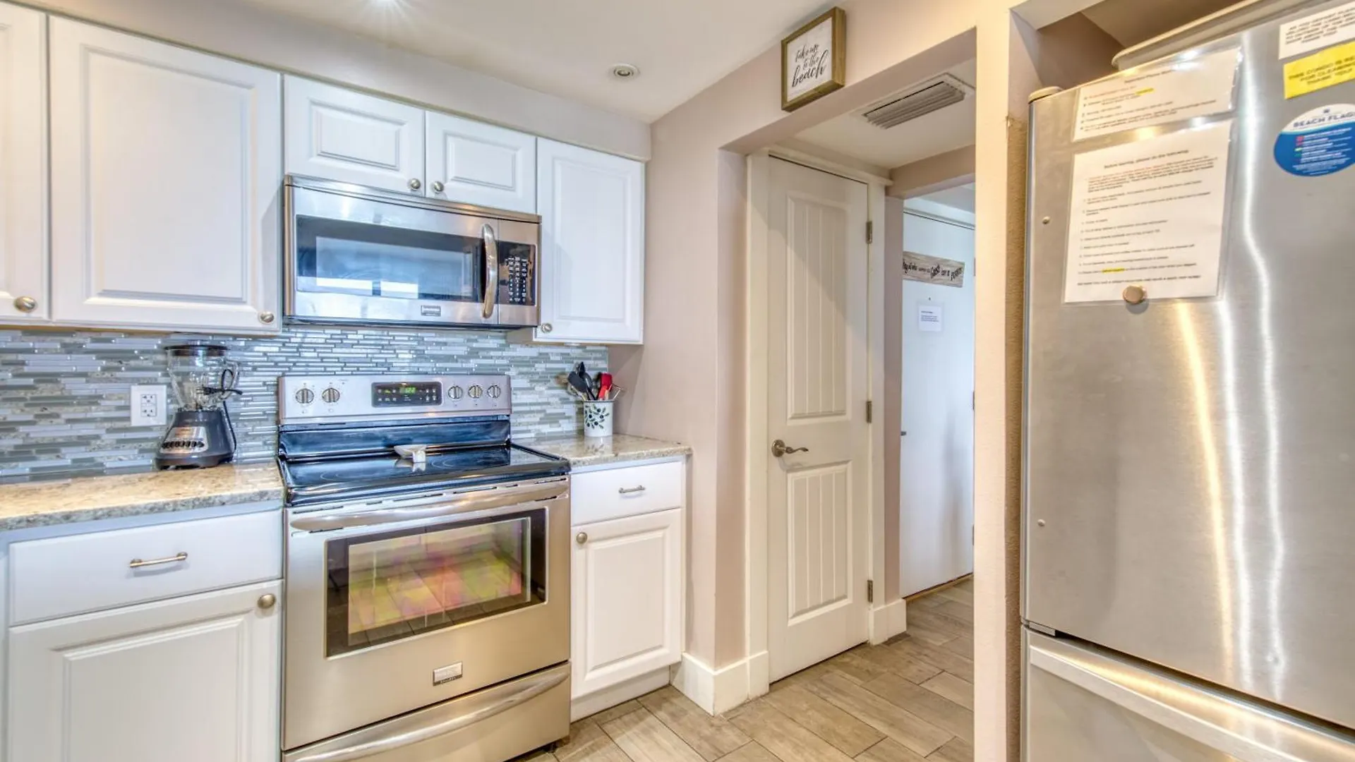 Apartment House B101 - Beachfront With Pool, Wifi, & Service *