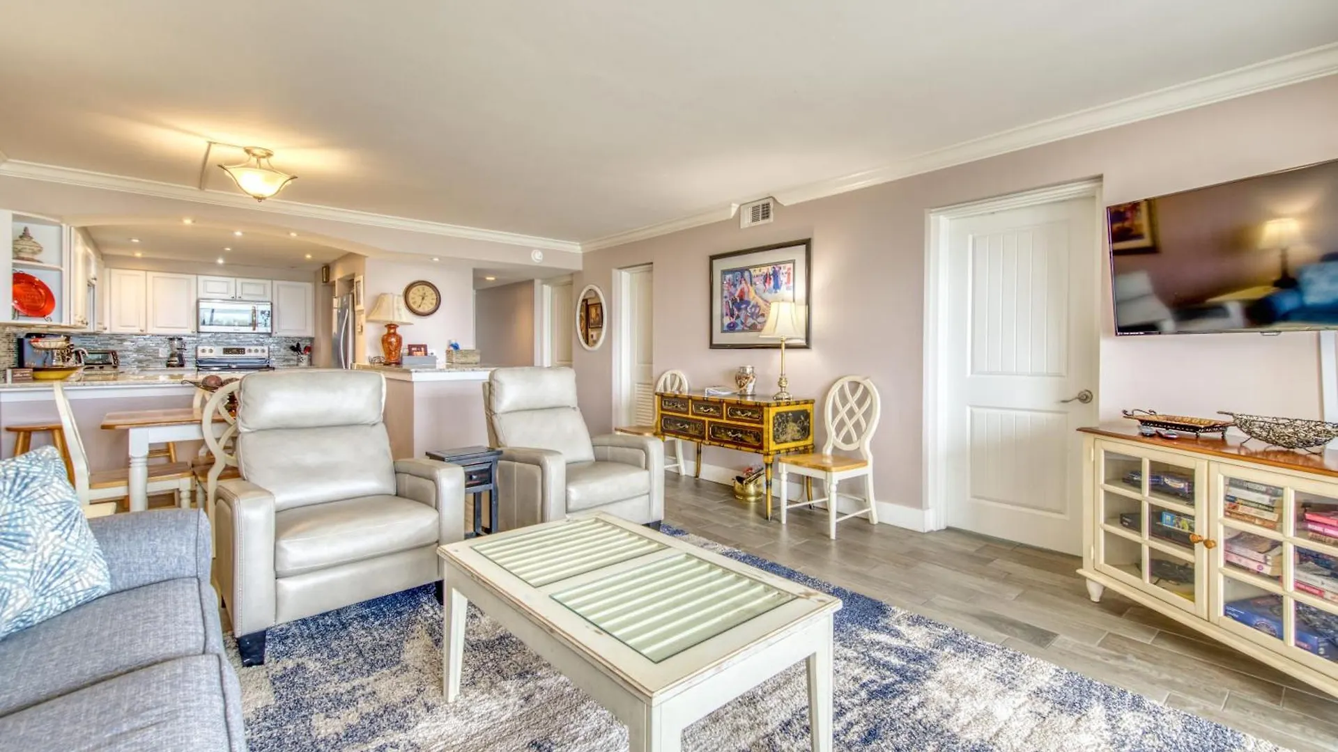 House B101 - Beachfront With Pool, Wifi, & Service