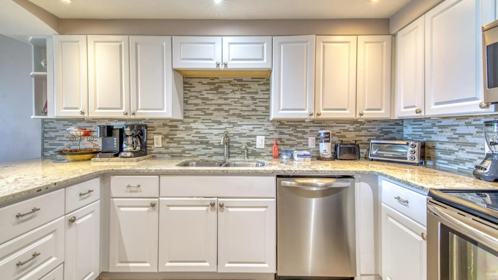 House B101 - Beachfront With Pool, Wifi, & Service