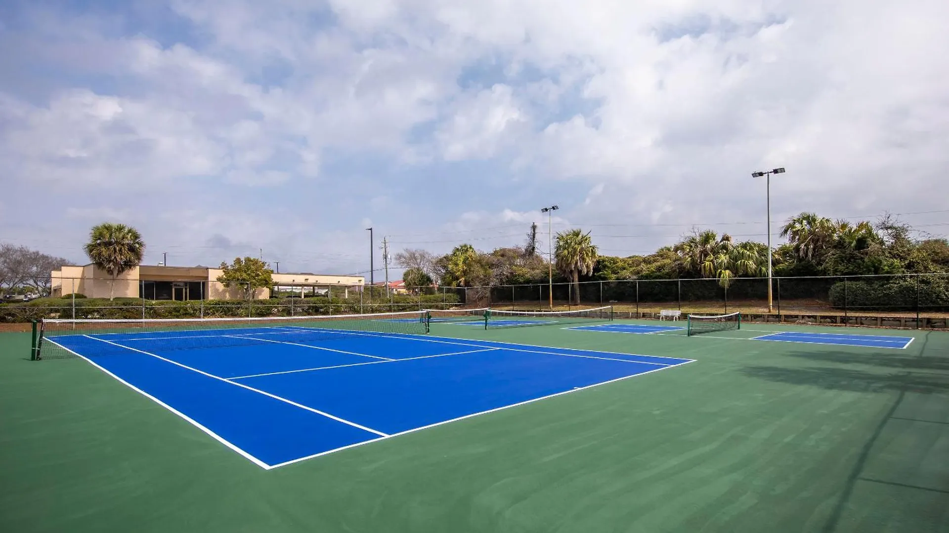 Beautiful In With Outdoor Swimming Pool And 2 Bedrooms Apartment Destin